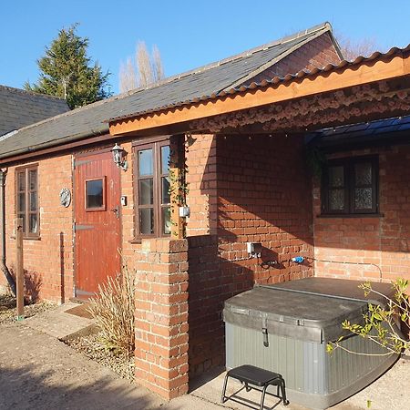 Swallows Nest Guest House - With Hot Tub Abergavenny Exterior foto