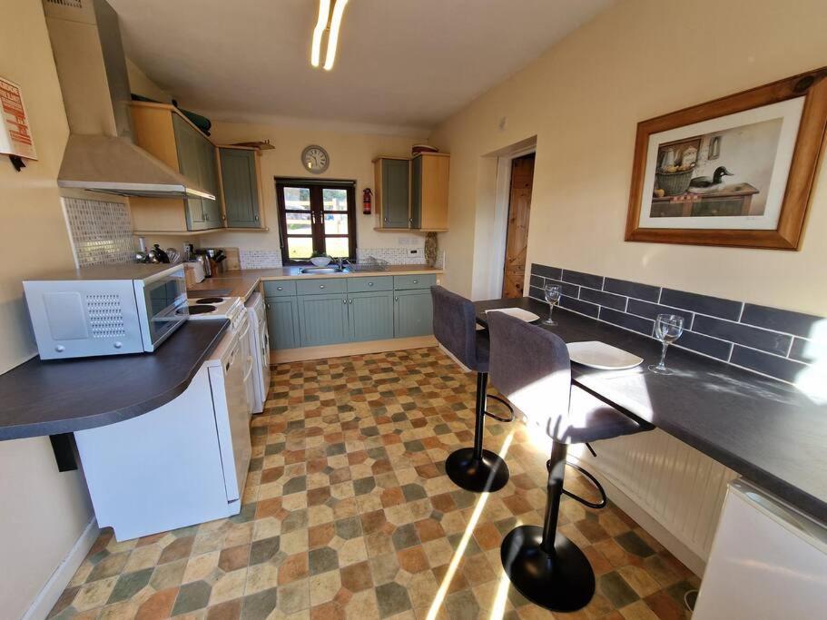 Swallows Nest Guest House - With Hot Tub Abergavenny Exterior foto